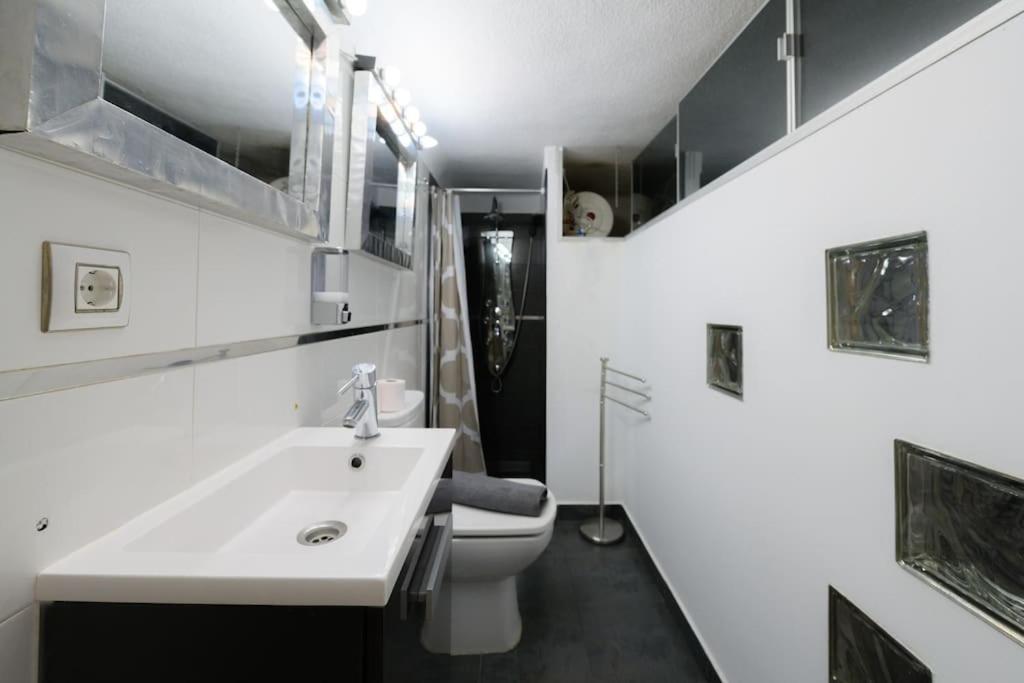 Appartamento Encantador Apartamento Temporal Centrico Con Patio Privado Mpe51 Madrid Esterno foto