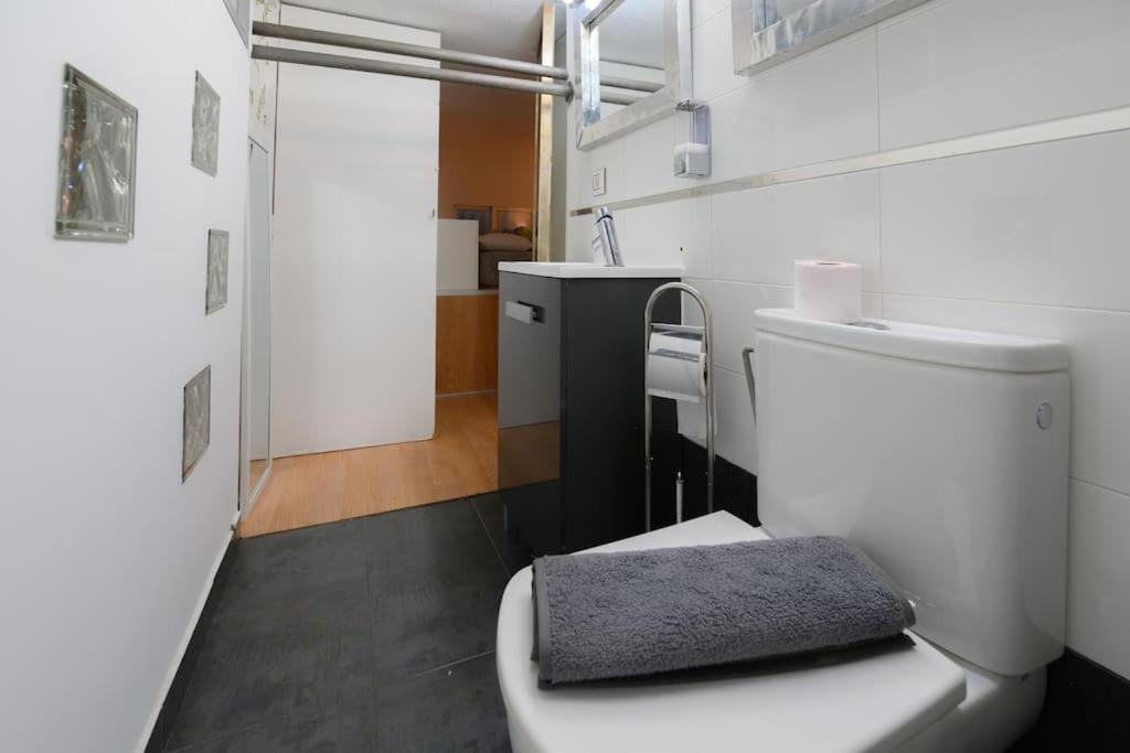 Appartamento Encantador Apartamento Temporal Centrico Con Patio Privado Mpe51 Madrid Esterno foto