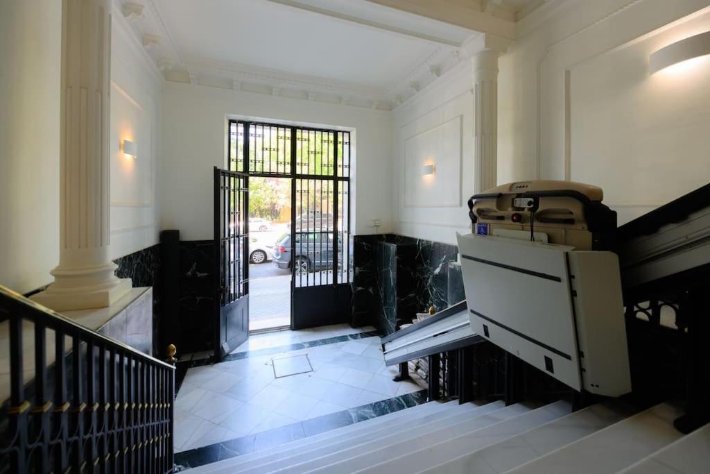 Appartamento Encantador Apartamento Temporal Centrico Con Patio Privado Mpe51 Madrid Esterno foto