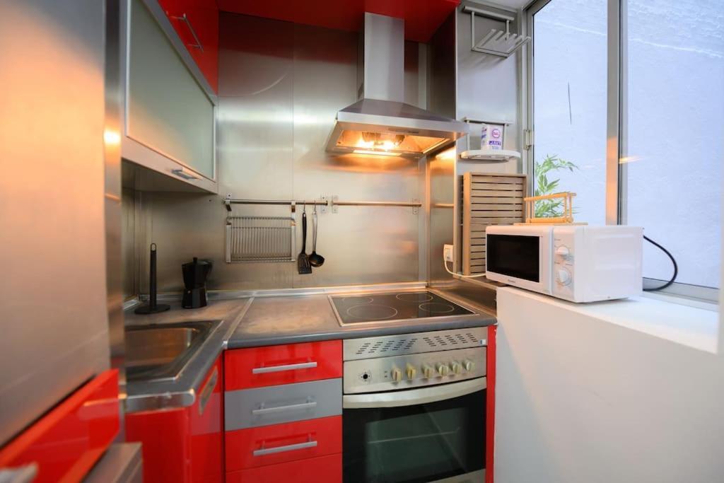 Appartamento Encantador Apartamento Temporal Centrico Con Patio Privado Mpe51 Madrid Esterno foto